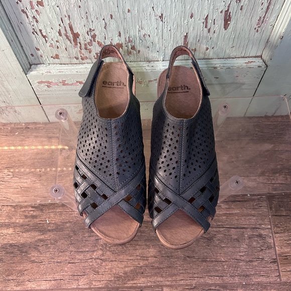 Women’s Earth blue leather peep toe cork wedge sandals - Picture 2 of 8